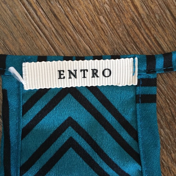 Entro Chevron Print Semi Open Back with Pockets - Picture 4 of 6